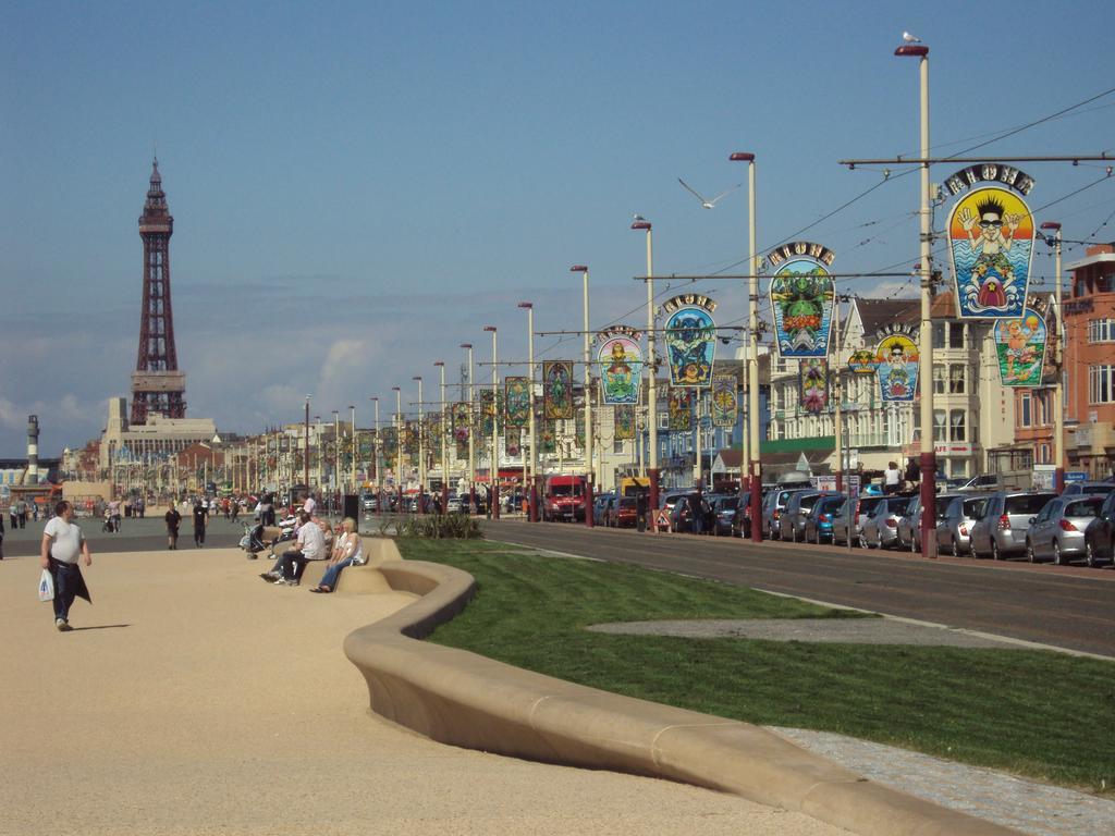 Oyo Wave Crest Hotel Blackpool Exterior photo